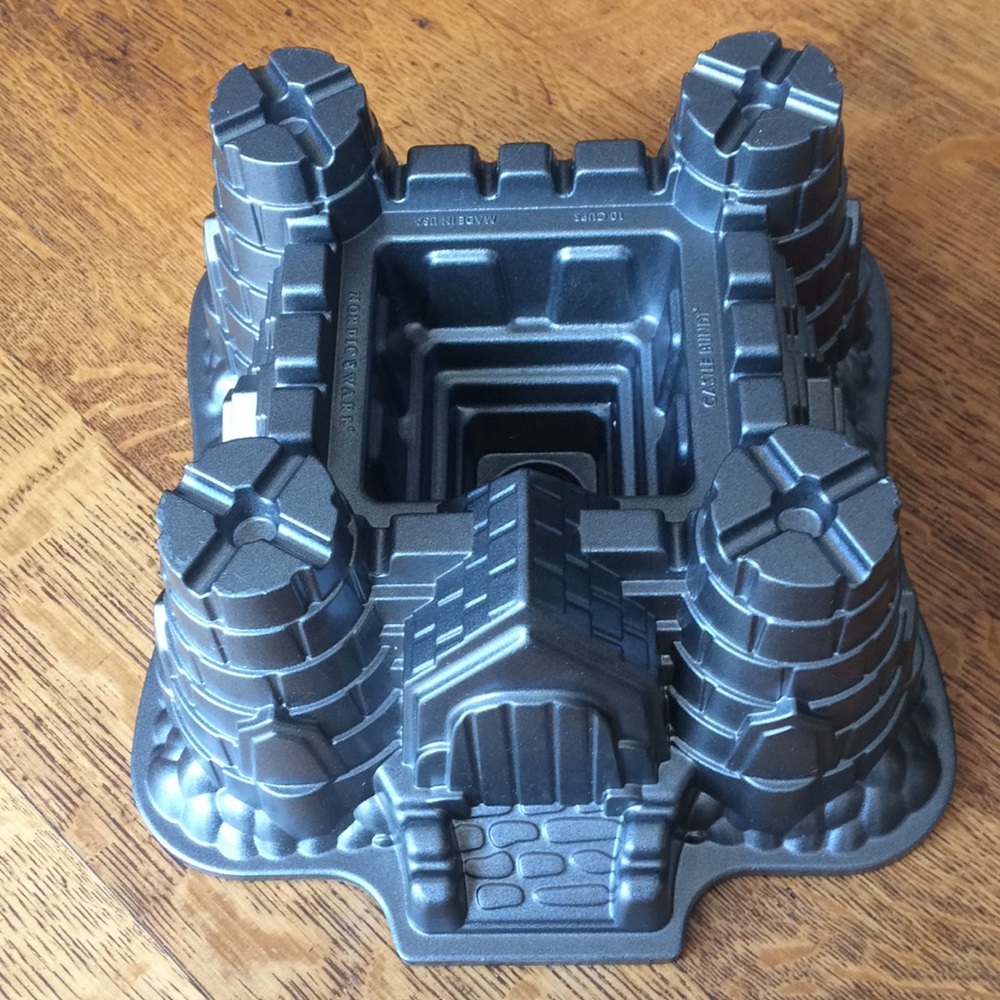 NORDIC WARE CASTLE BUNDT PAN